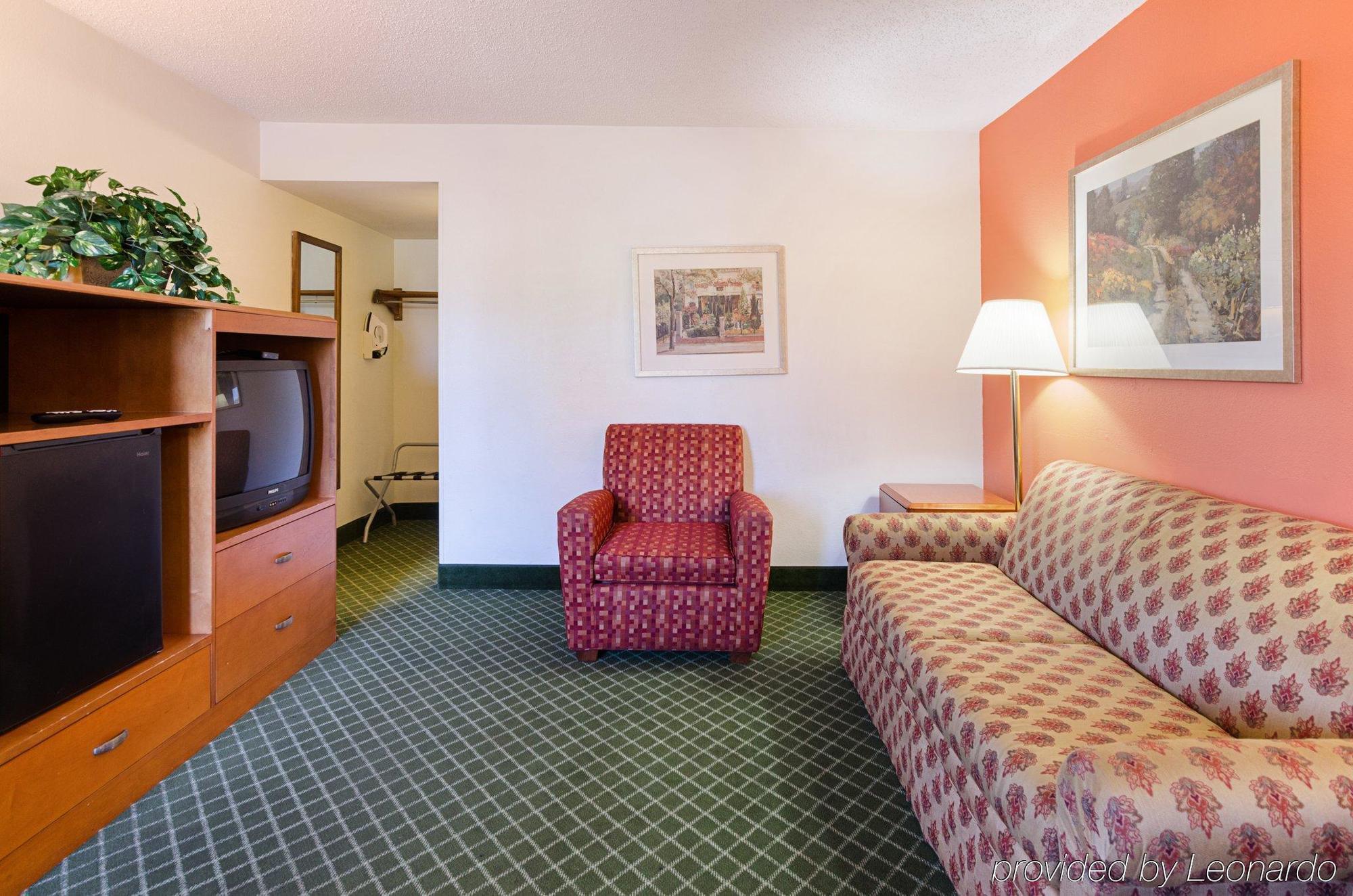 Econo Lodge Inn & Suites Johnson City Exteriör bild